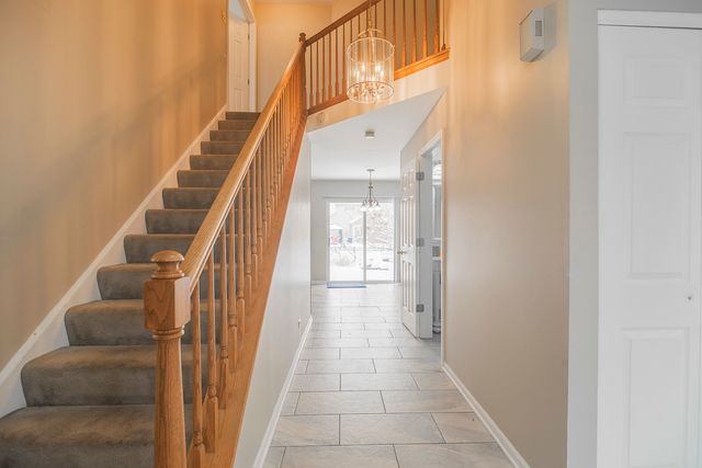 164 Forestview Court, Aurora, IL 60502