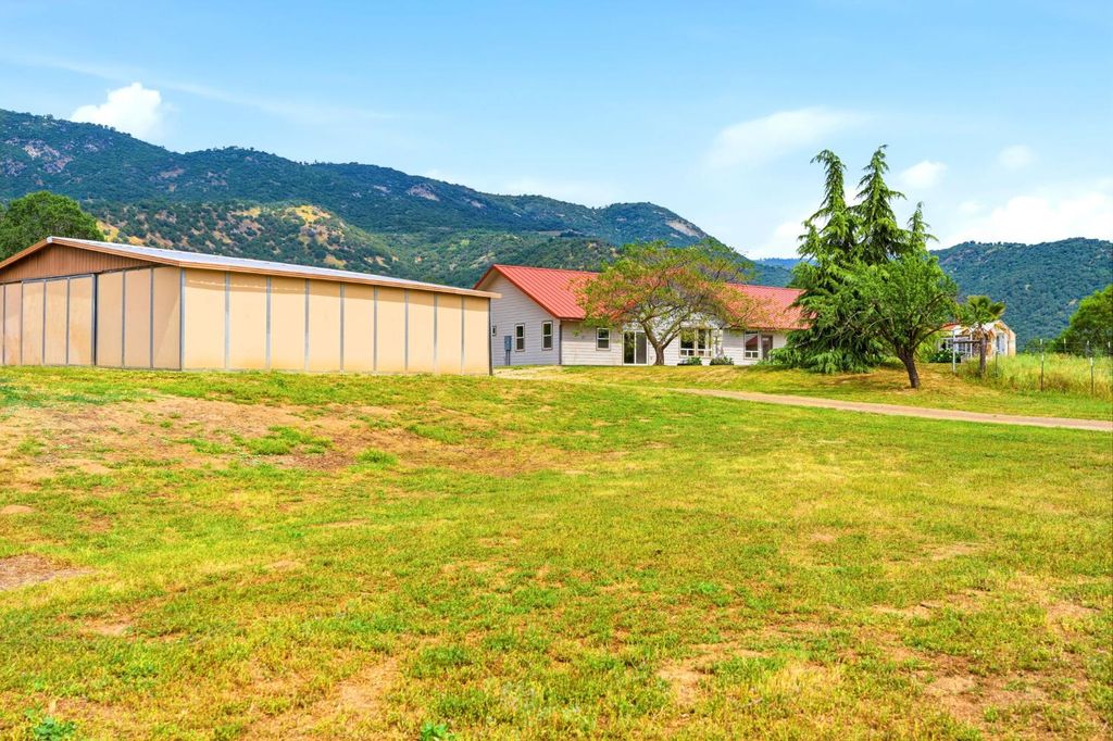 Image 10 of property listing at 39348 Dunlap Road, Dunlap, CA 93621
