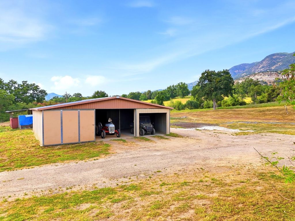 Image 11 of property listing at 39348 Dunlap Road, Dunlap, CA 93621