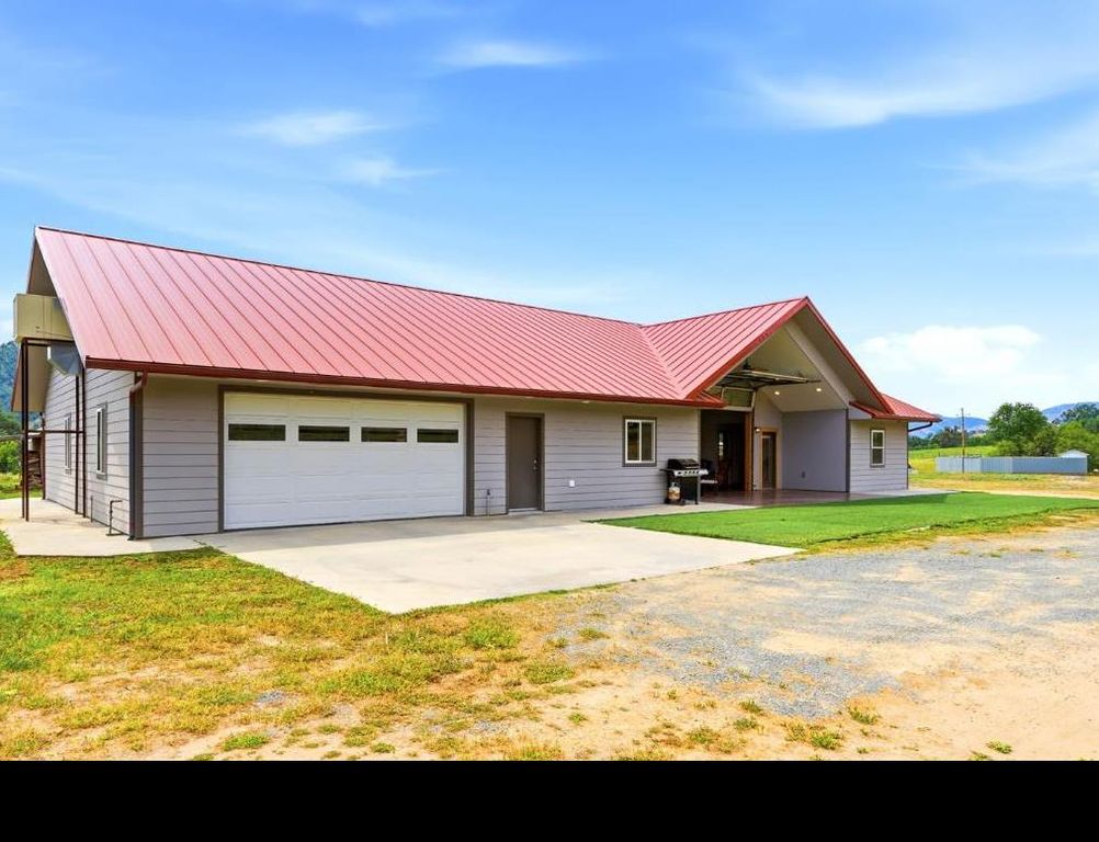 Image 13 of property listing at 39348 Dunlap Road, Dunlap, CA 93621