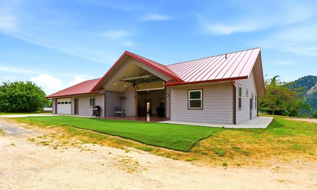 Image 14 of property listing at 39348 Dunlap Road, Dunlap, CA 93621