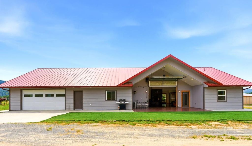 Image 15 of property listing at 39348 Dunlap Road, Dunlap, CA 93621