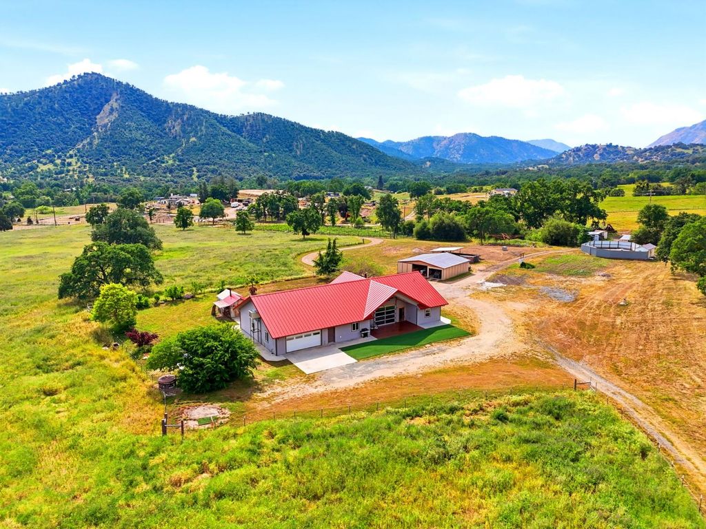 Image 17 of property listing at 39348 Dunlap Road, Dunlap, CA 93621
