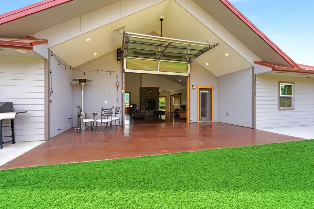 Image 22 of property listing at 39348 Dunlap Road, Dunlap, CA 93621