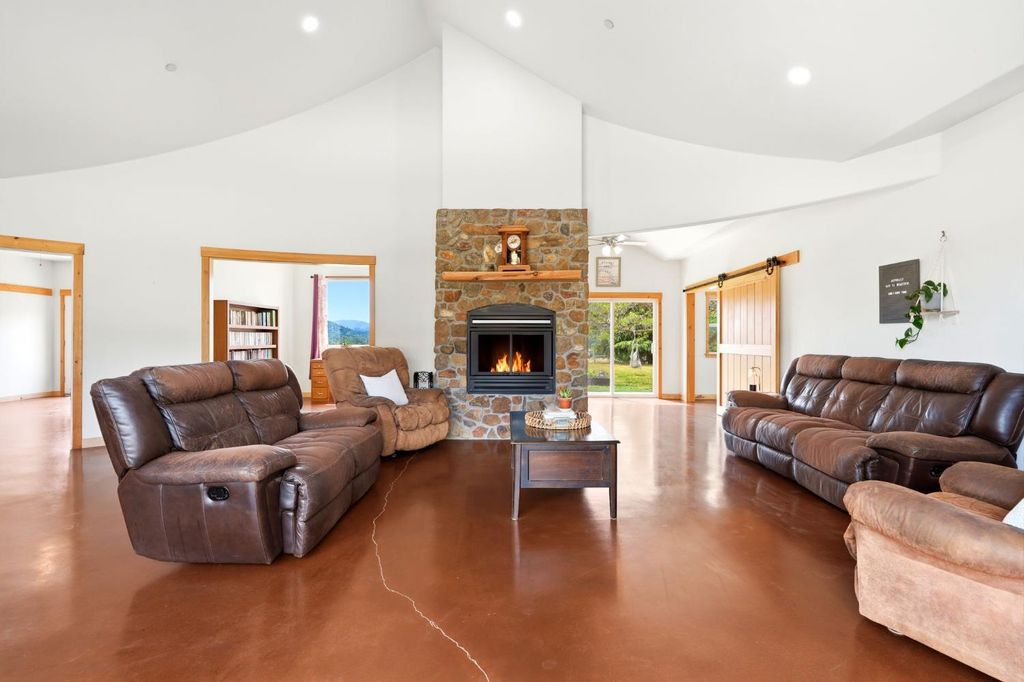Image 23 of property listing at 39348 Dunlap Road, Dunlap, CA 93621