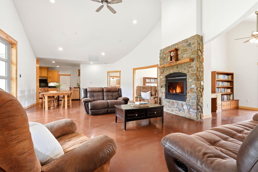 Image 25 of property listing at 39348 Dunlap Road, Dunlap, CA 93621