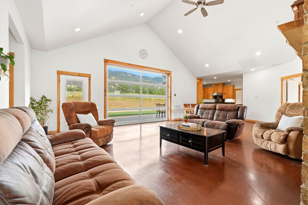 Image 26 of property listing at 39348 Dunlap Road, Dunlap, CA 93621