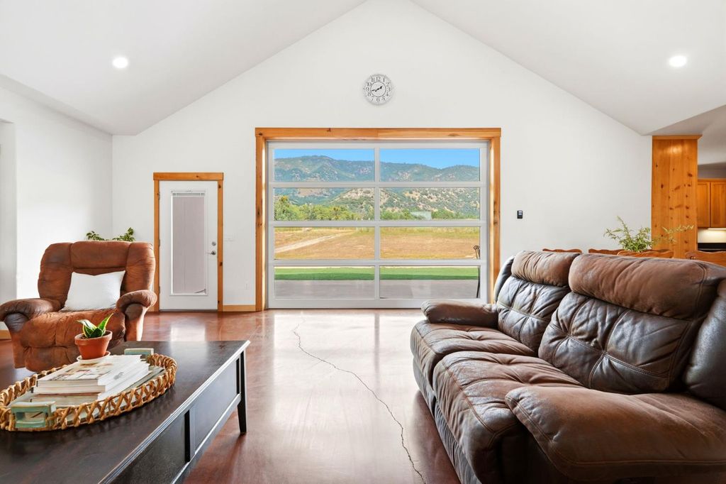 Image 27 of property listing at 39348 Dunlap Road, Dunlap, CA 93621