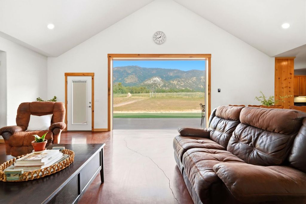 Image 28 of property listing at 39348 Dunlap Road, Dunlap, CA 93621