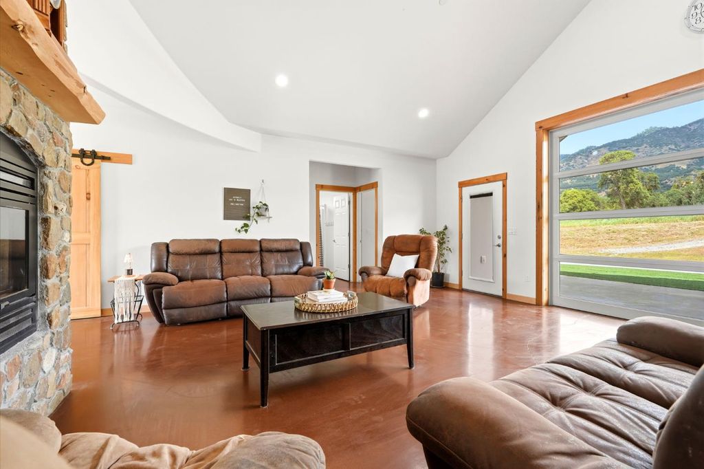Image 29 of property listing at 39348 Dunlap Road, Dunlap, CA 93621
