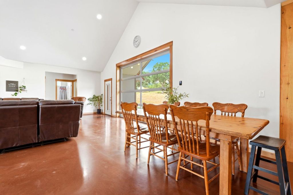 Image 32 of property listing at 39348 Dunlap Road, Dunlap, CA 93621