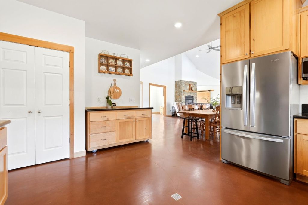 Image 36 of property listing at 39348 Dunlap Road, Dunlap, CA 93621