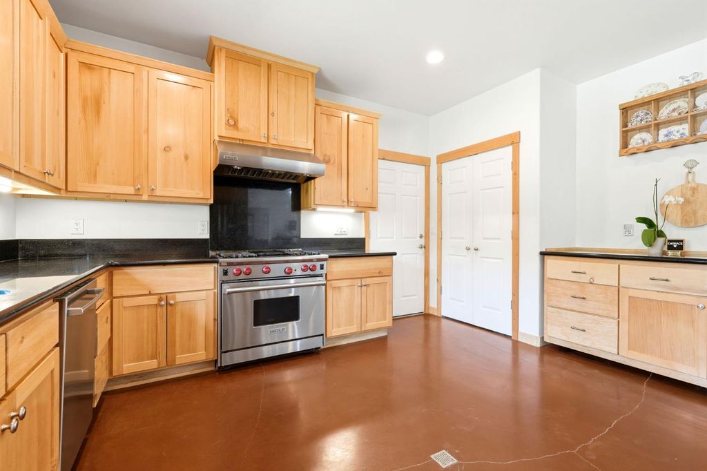 Image 37 of property listing at 39348 Dunlap Road, Dunlap, CA 93621