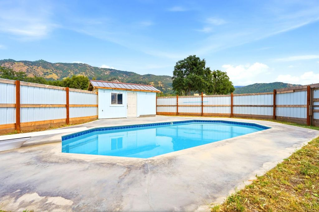 Image 4 of property listing at 39348 Dunlap Road, Dunlap, CA 93621