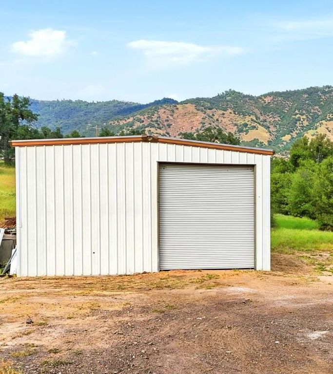 Image 9 of property listing at 39348 Dunlap Road, Dunlap, CA 93621