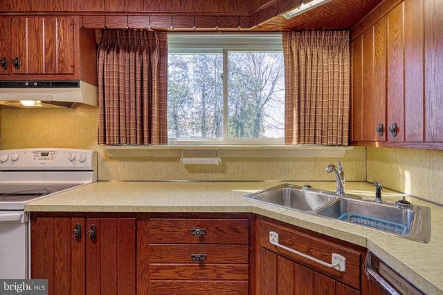 210 CUMBERLAND DR, Camp Hill, PA 17011