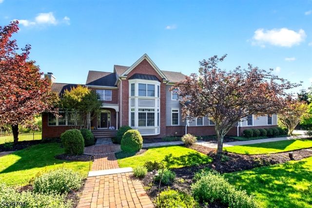 8 Morningside Ct, Raritan Twp., NJ 08822
