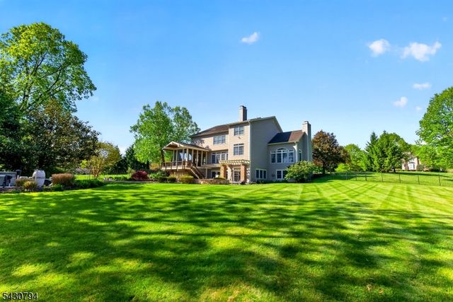 8 Morningside Ct, Raritan Twp., NJ 08822