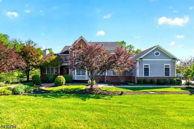 8 Morningside Ct, Raritan Twp., NJ 08822