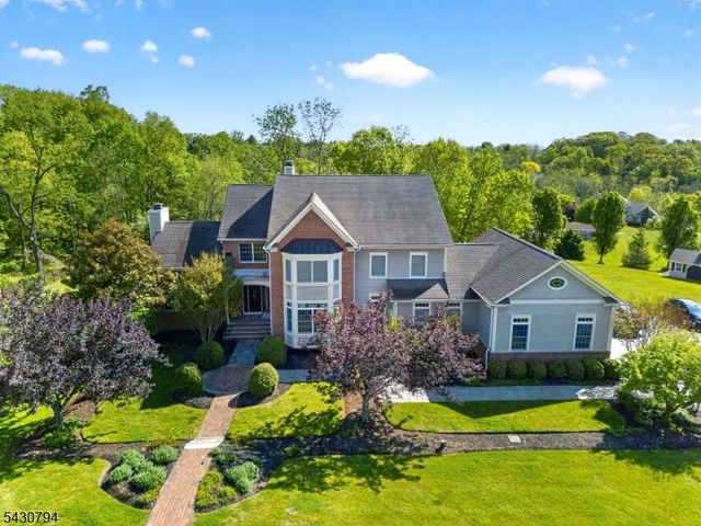 8 Morningside Ct, Raritan Twp., NJ 08822