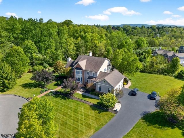 8 Morningside Ct, Raritan Twp., NJ 08822
