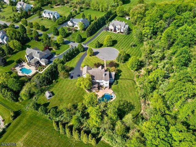 8 Morningside Ct, Raritan Twp., NJ 08822