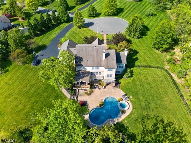 8 Morningside Ct, Raritan Twp., NJ 08822