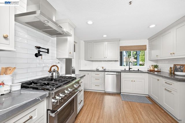 308 Mulqueeney St, Livermore, CA 94550