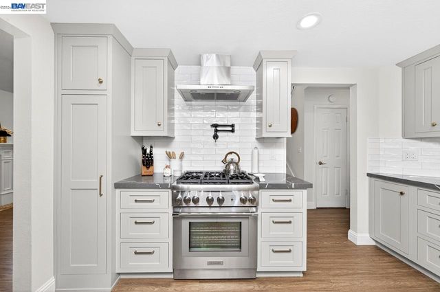 308 Mulqueeney St, Livermore, CA 94550