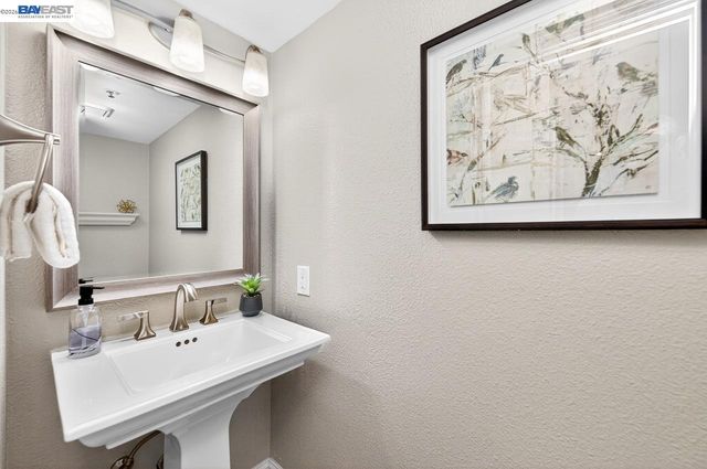 308 Mulqueeney St, Livermore, CA 94550