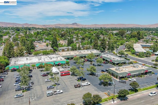 308 Mulqueeney St, Livermore, CA 94550