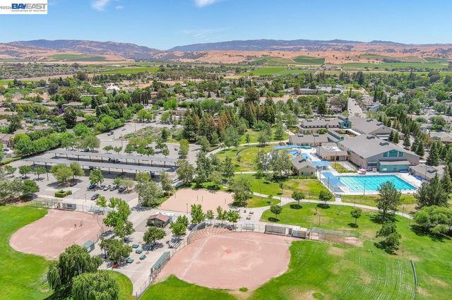308 Mulqueeney St, Livermore, CA 94550