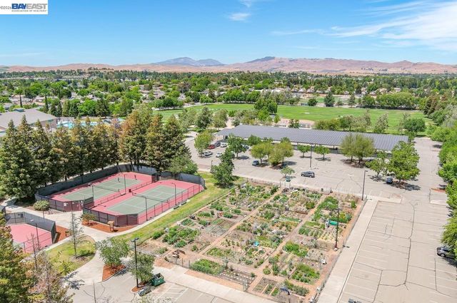 308 Mulqueeney St, Livermore, CA 94550