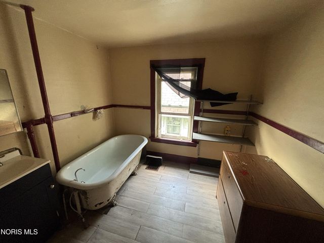 2020 Hawthorne Street, Toledo, OH 43606