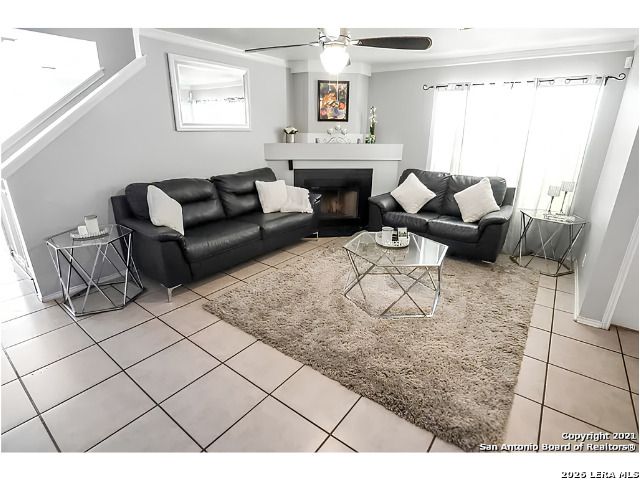 10111 Trailhead Pass, San Antonio, TX 78251