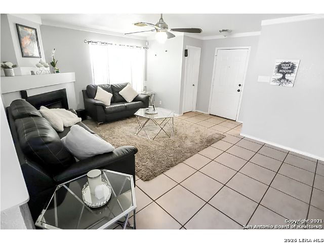 10111 Trailhead Pass, San Antonio, TX 78251