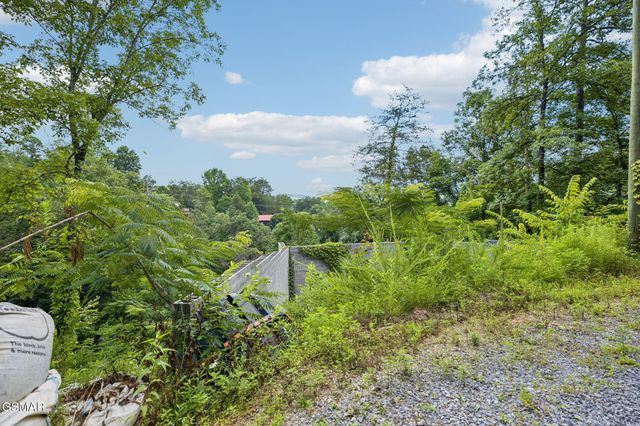 1732 Bassett Way, Sevierville, TN 37876