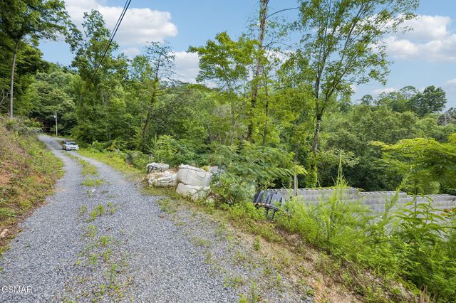 1732 Bassett Way, Sevierville, TN 37876