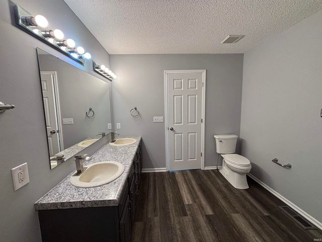 6310 Shadow Ridge Run, Fort Wayne, IN 46804