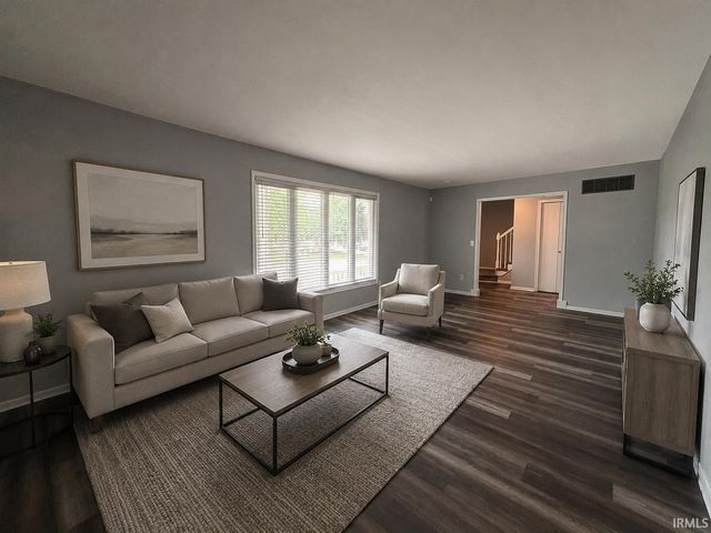 6310 Shadow Ridge Run, Fort Wayne, IN 46804