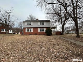 1404 N BROADWAY Street, Peoria, IL 61606