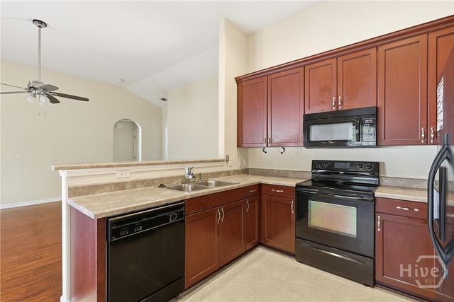 34 Twin Oaks Place, Savannah, GA 31407