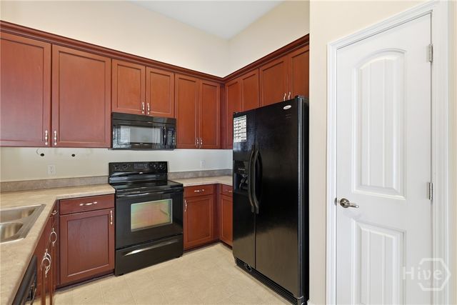 34 Twin Oaks Place, Savannah, GA 31407