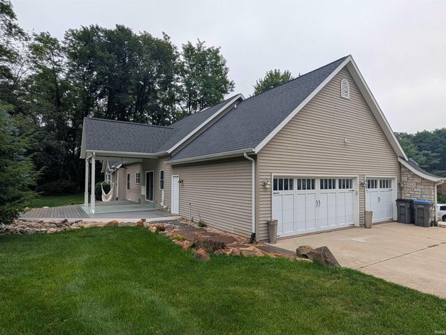 55755 Little Creek Lane, Middlebury, IN 46540