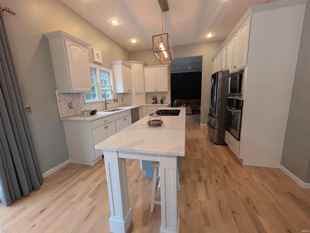 55755 Little Creek Lane, Middlebury, IN 46540