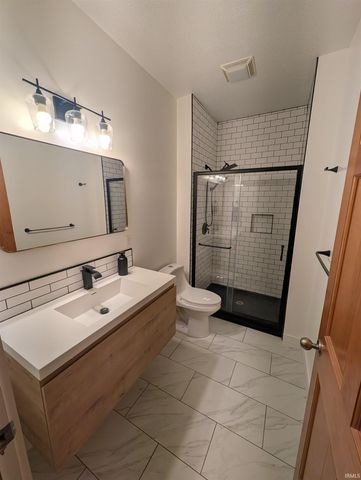 55755 Little Creek Lane, Middlebury, IN 46540