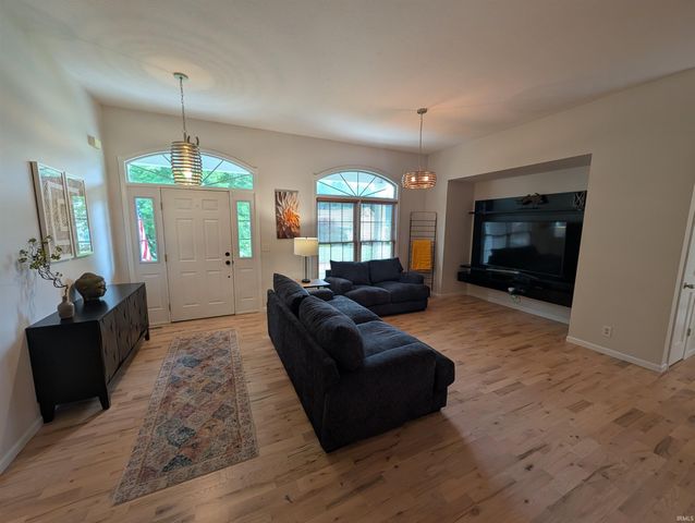 55755 Little Creek Lane, Middlebury, IN 46540