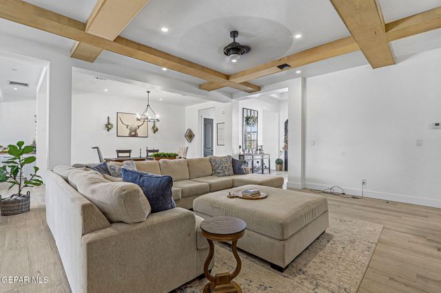 11670 Flor Del Rio Street, Socorro, TX 79927