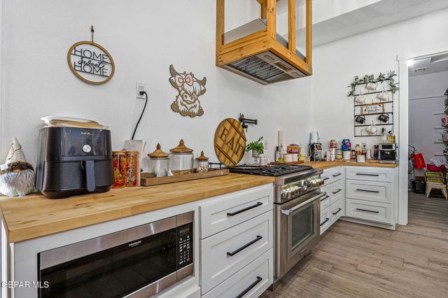 11670 Flor Del Rio Street, Socorro, TX 79927