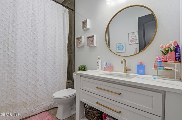 11670 Flor Del Rio Street, Socorro, TX 79927